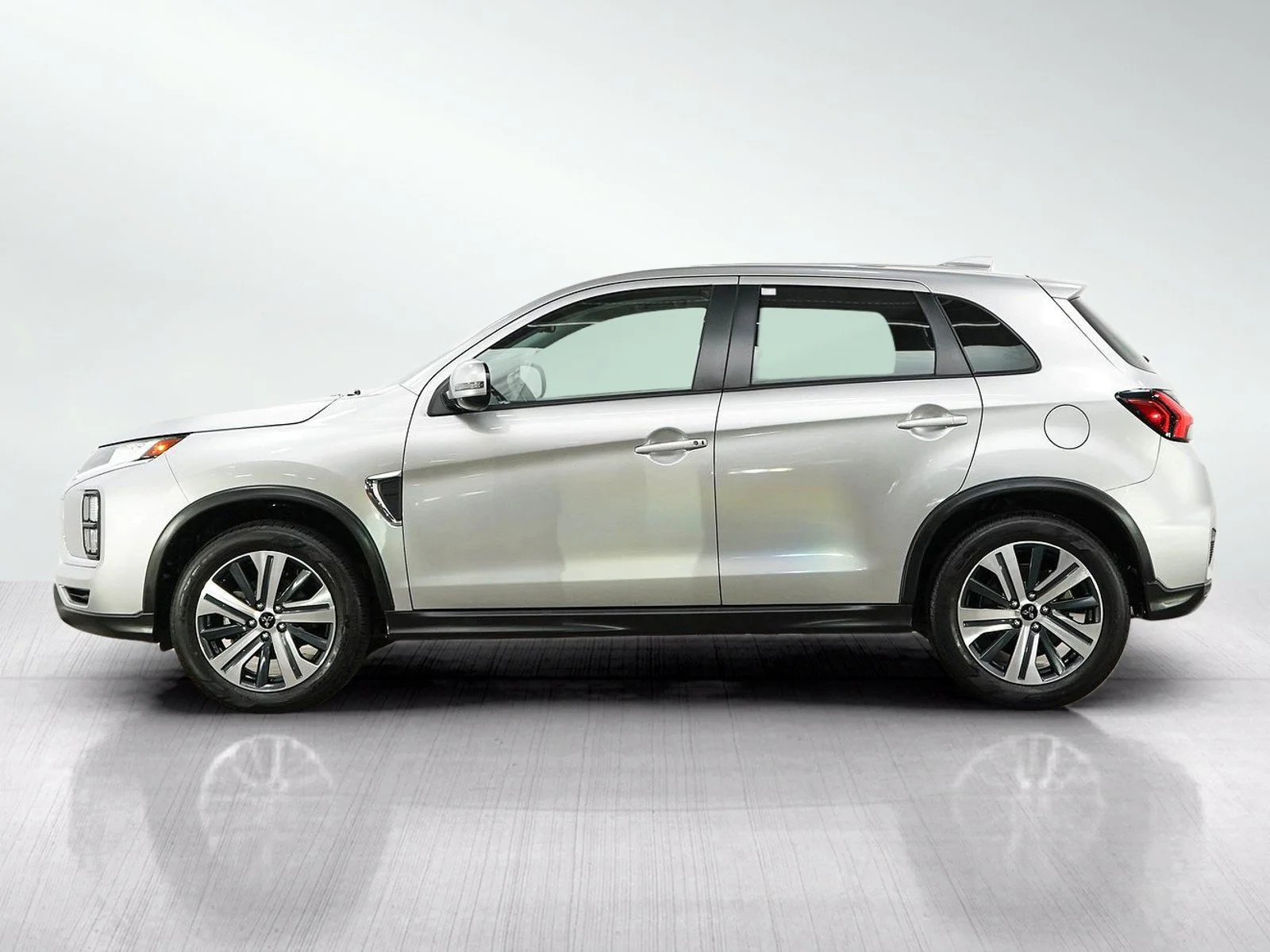 Used 2024 Mitsubishi Outlander Sport LE with VIN JA4ARUAUXRU024387 for sale in Burnsville, Minnesota