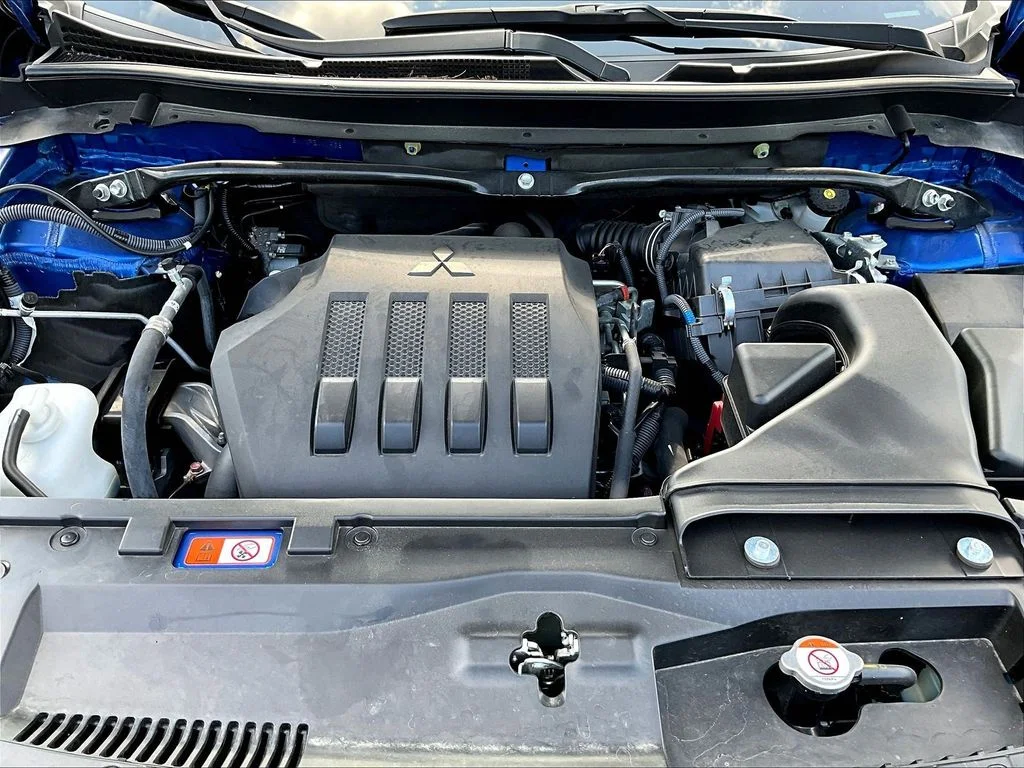 Used 2024 Blue Mitsubishi SE image 33
