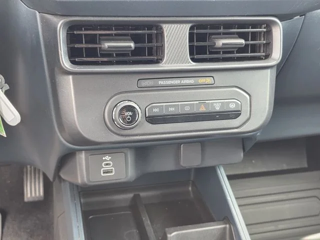 Used 2025 Oxford White Ford XL image 19