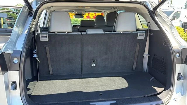 Used 2021 Silver Toyota XLE image 14