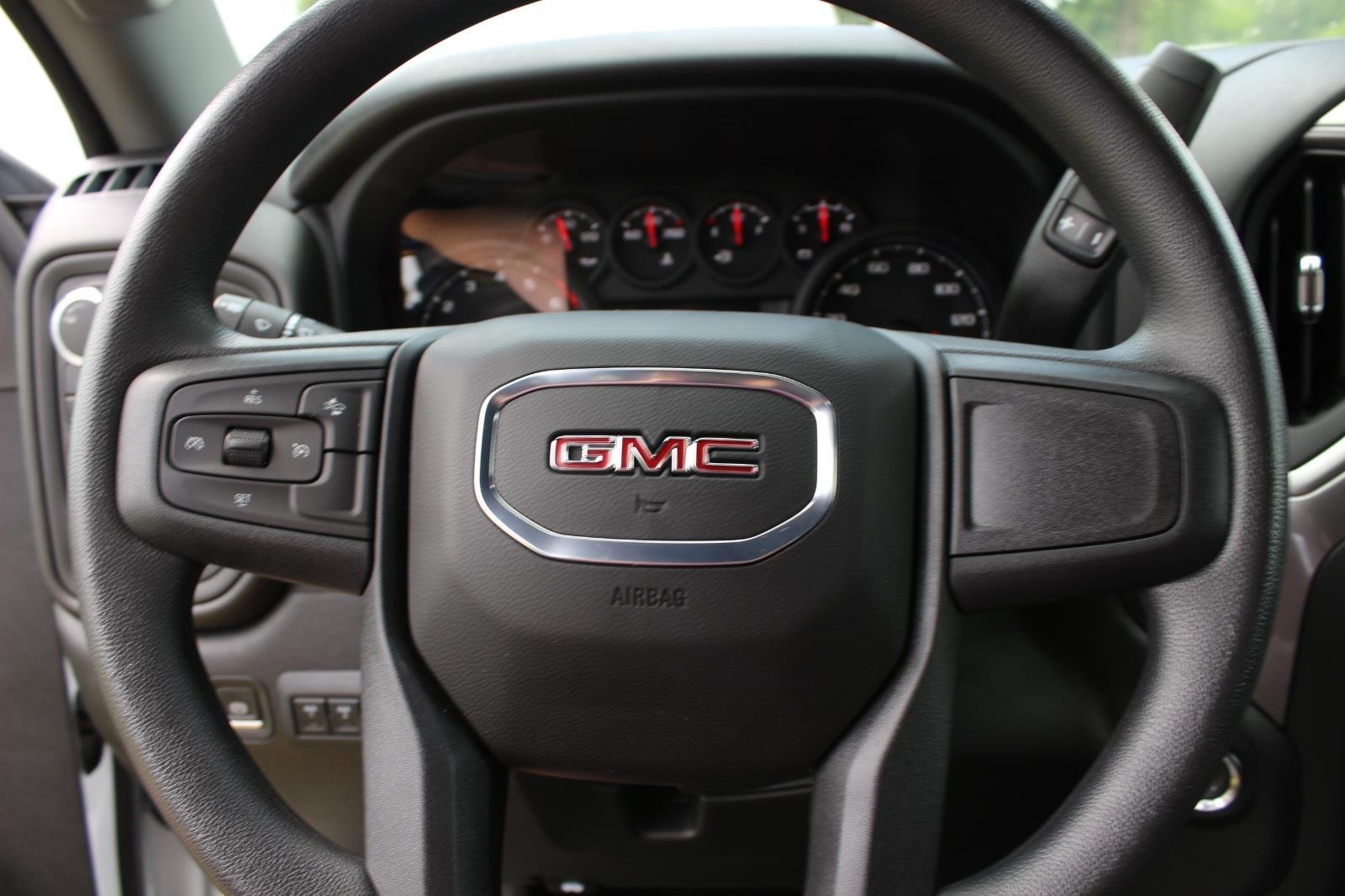 New 2025 Summit White GMC Pro image 25