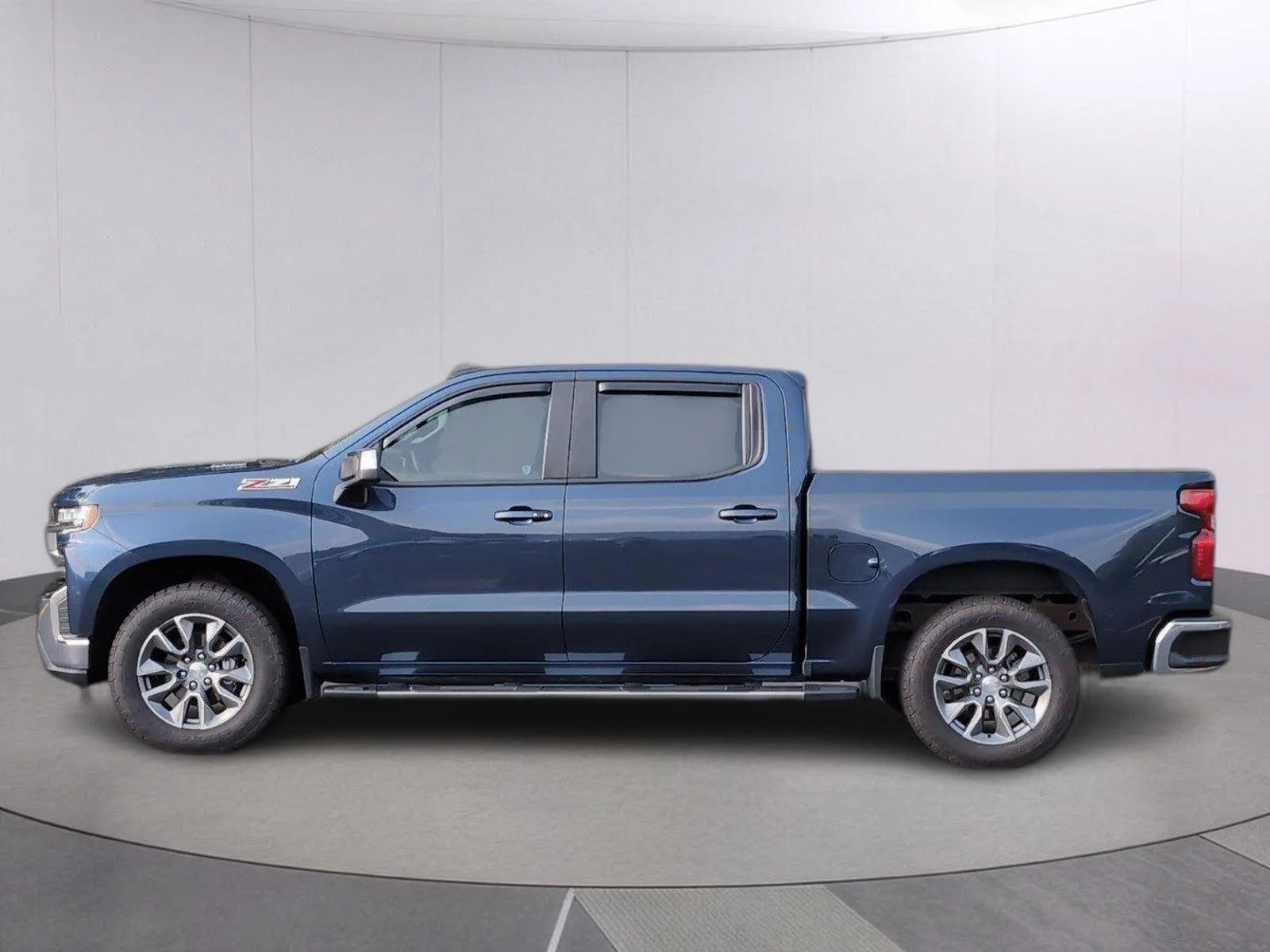 Used 2022 Northsky Blue Metallic Chevrolet LT image 2