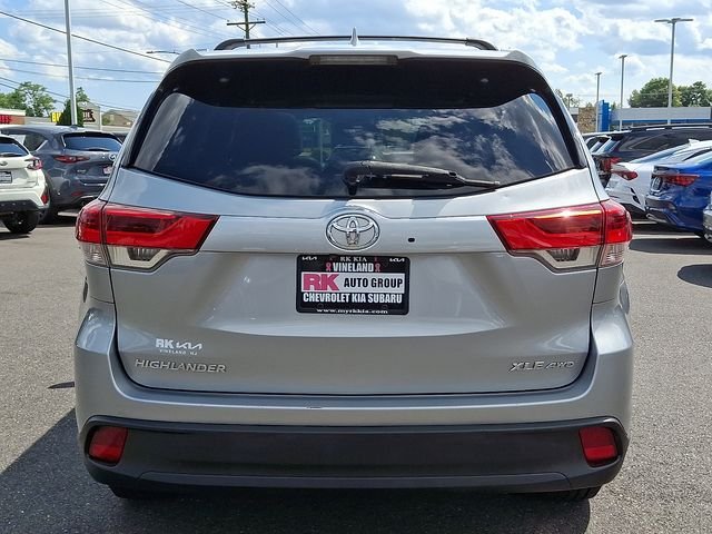 Used 2017 Silver Toyota XLE image 6