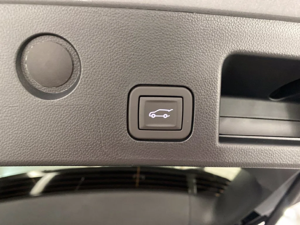 New 2027 Sterling Metallic GMC AT4 image 9