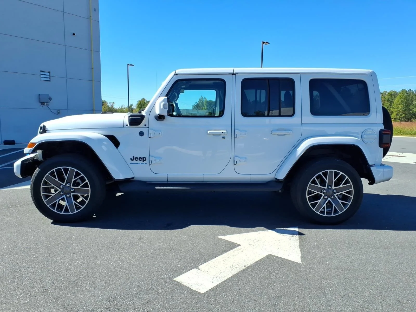 Used 2023 Bright White Clearcoat Jeep Sahara High Altitude image 20
