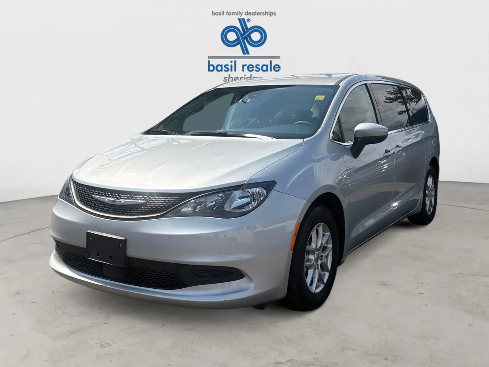 Used 2023 Silver Mist Clearcoat Chrysler LX image 2