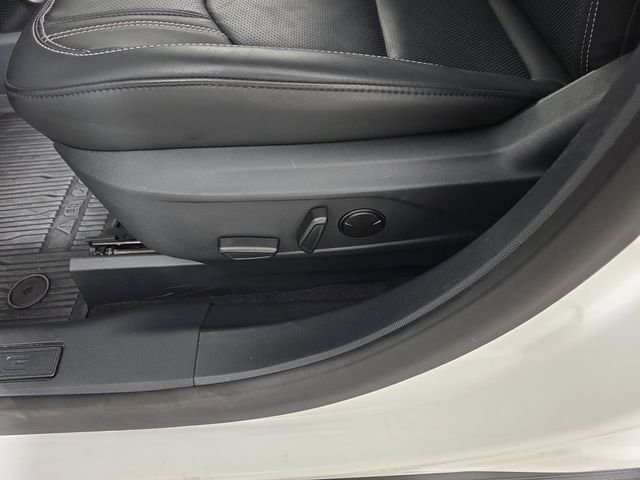 Used 2025 White Ford Premium image 17