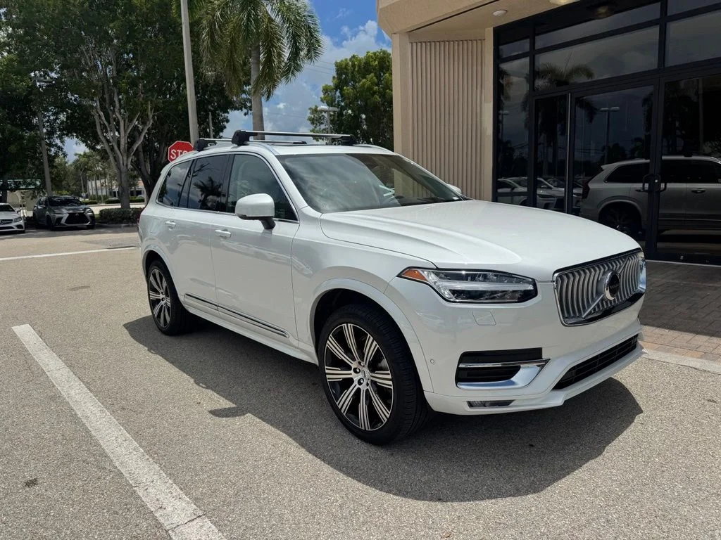 Used 2024 White Volvo Ultimate image 1