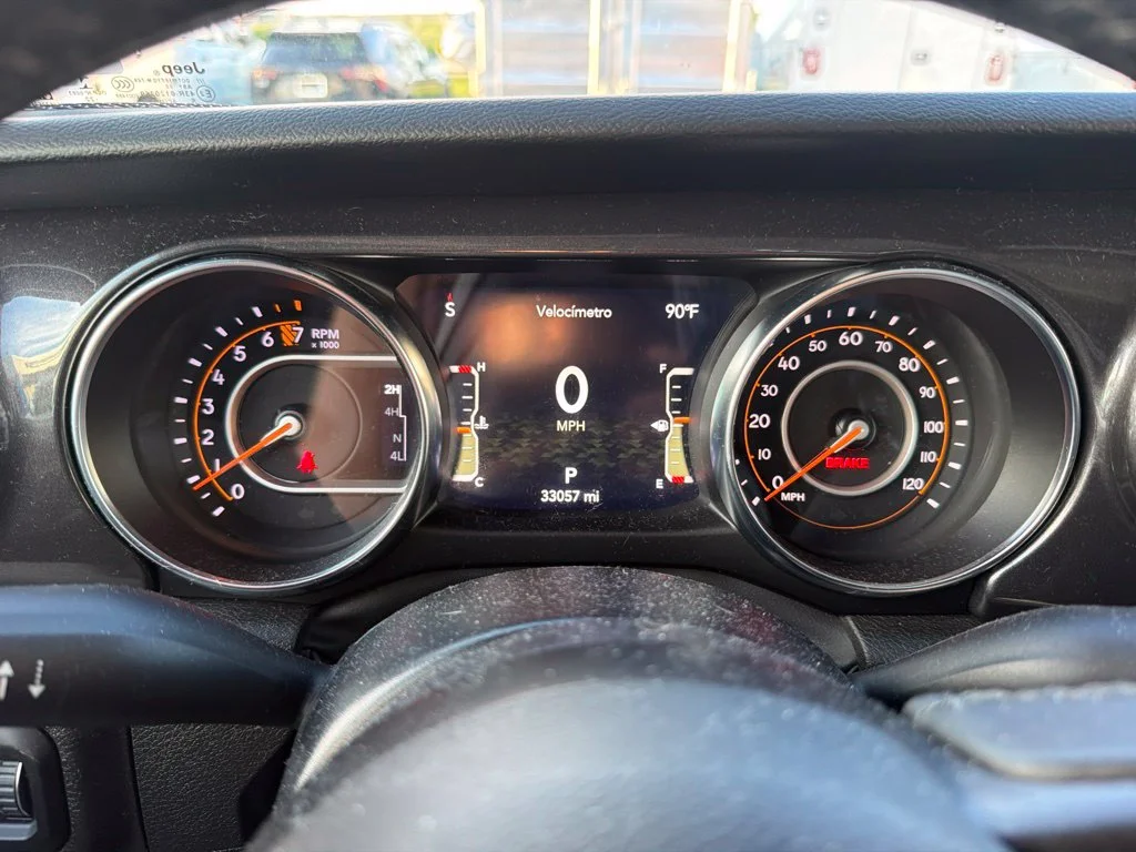 Used 2022 Silver Zynith Clearcoat Jeep Altitude image 1