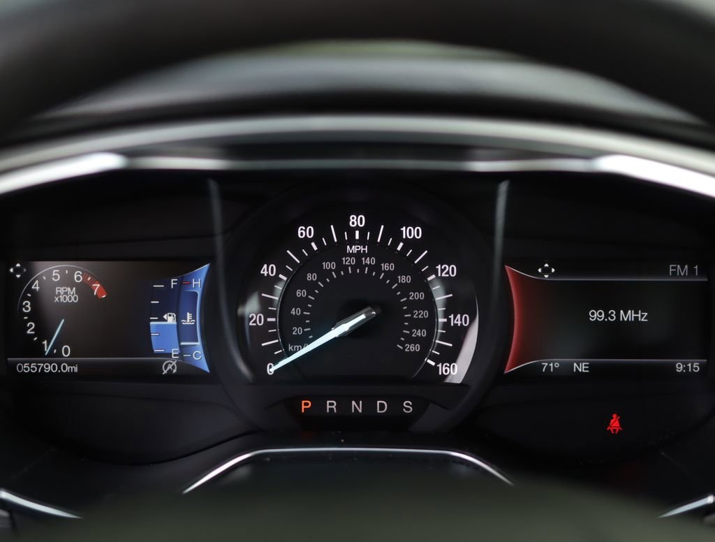 Used 2017 Red Ford SE image 11