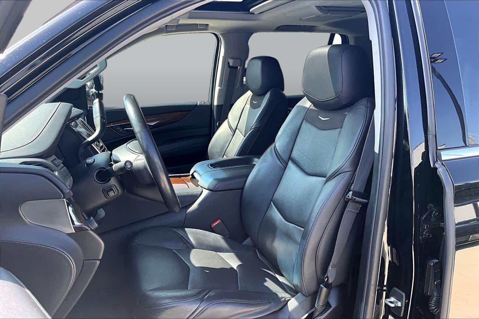 Used 2020 Black Raven Cadillac Luxury image 8