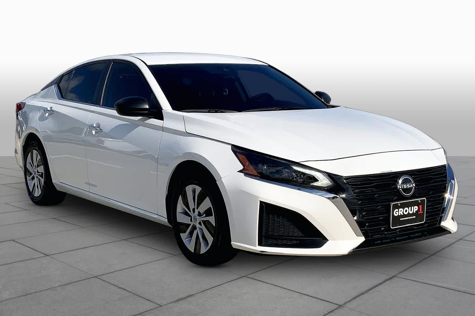 Used 2024 Glacier White Nissan 2.5 S image 3