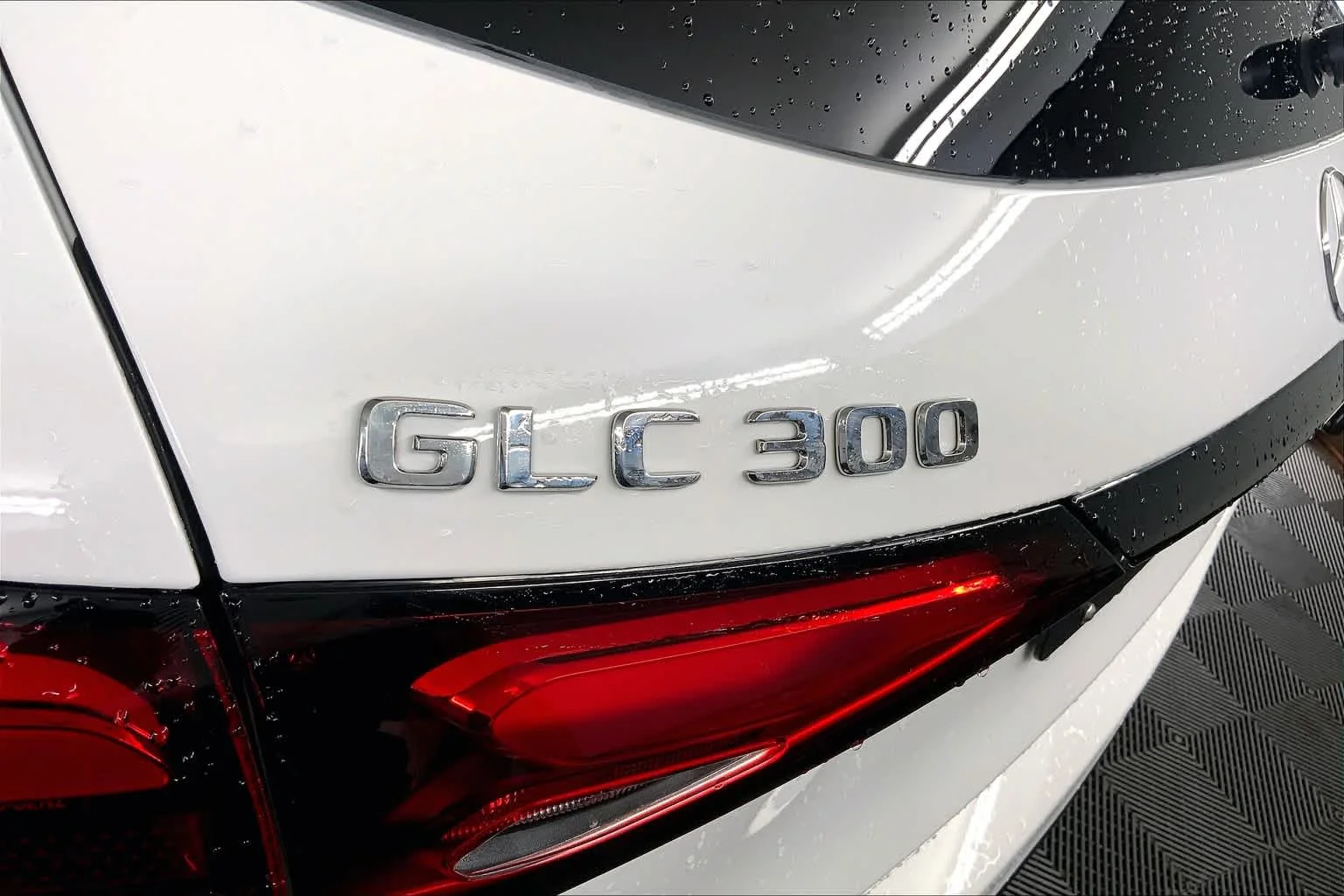 Used 2025 Polar White Mercedes-Benz GLC 300 image 7