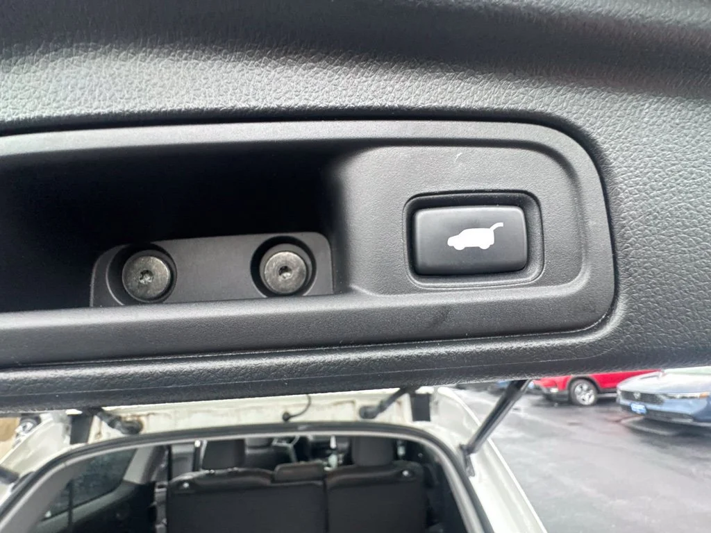 Used 2022 White Honda EX-L image 22