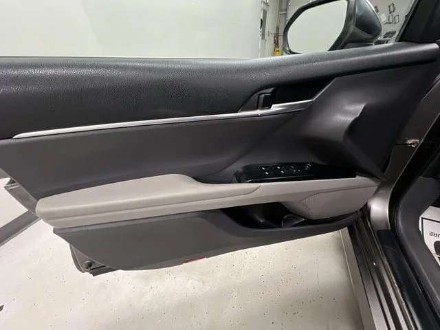 2020 Toyota Camry LE - Photo 21
