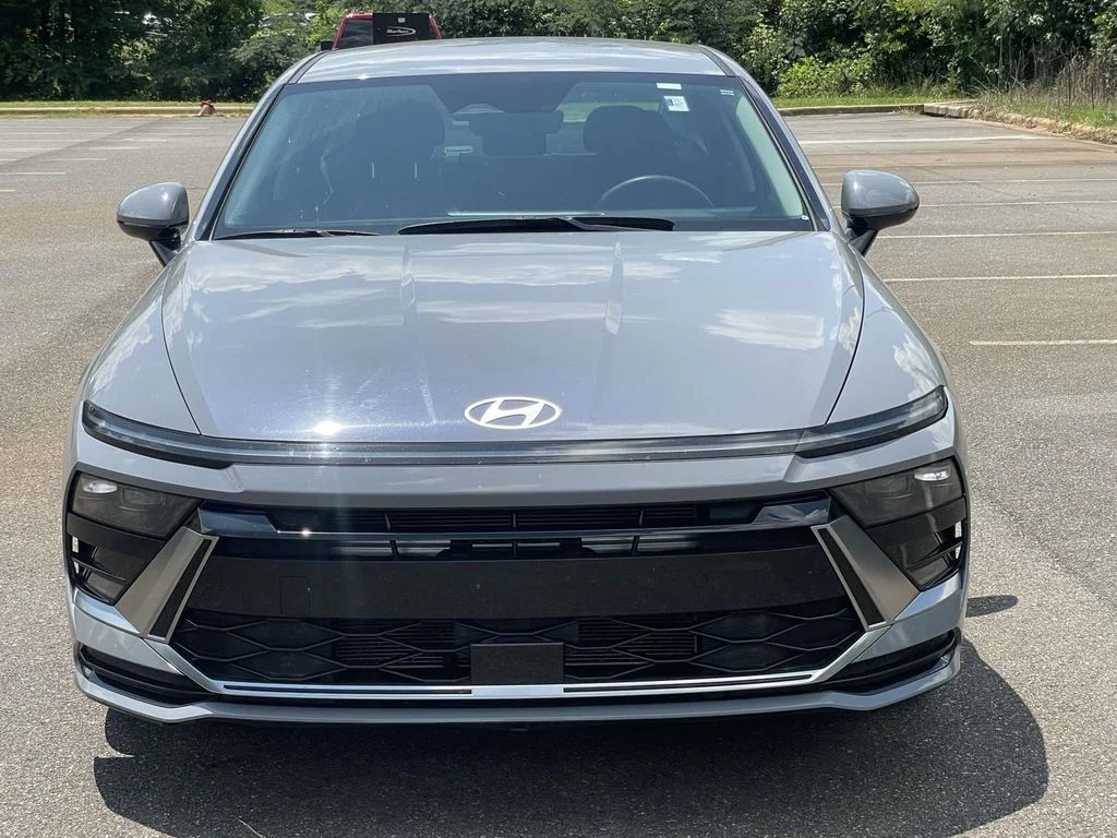 Used 2024 Transmission Blue Hyundai SEL image 8