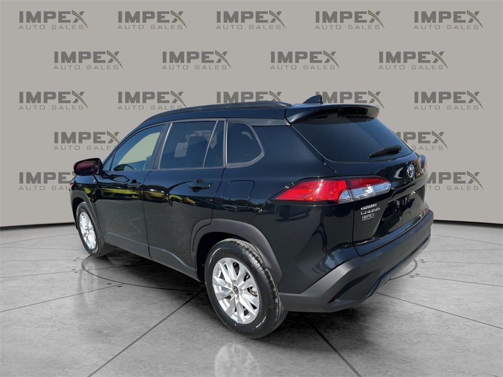 2024 Toyota Corolla Cross LE photo 3