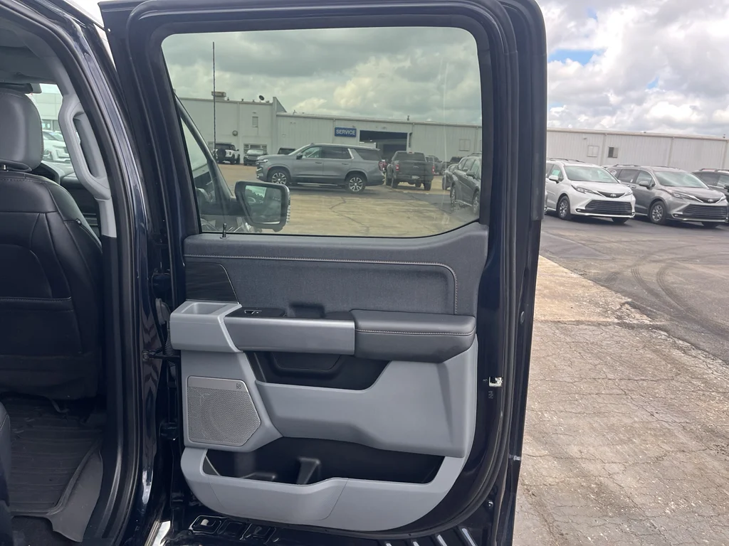 Used 2024 Antimatter Blue Metallic Ford LARIAT image 25