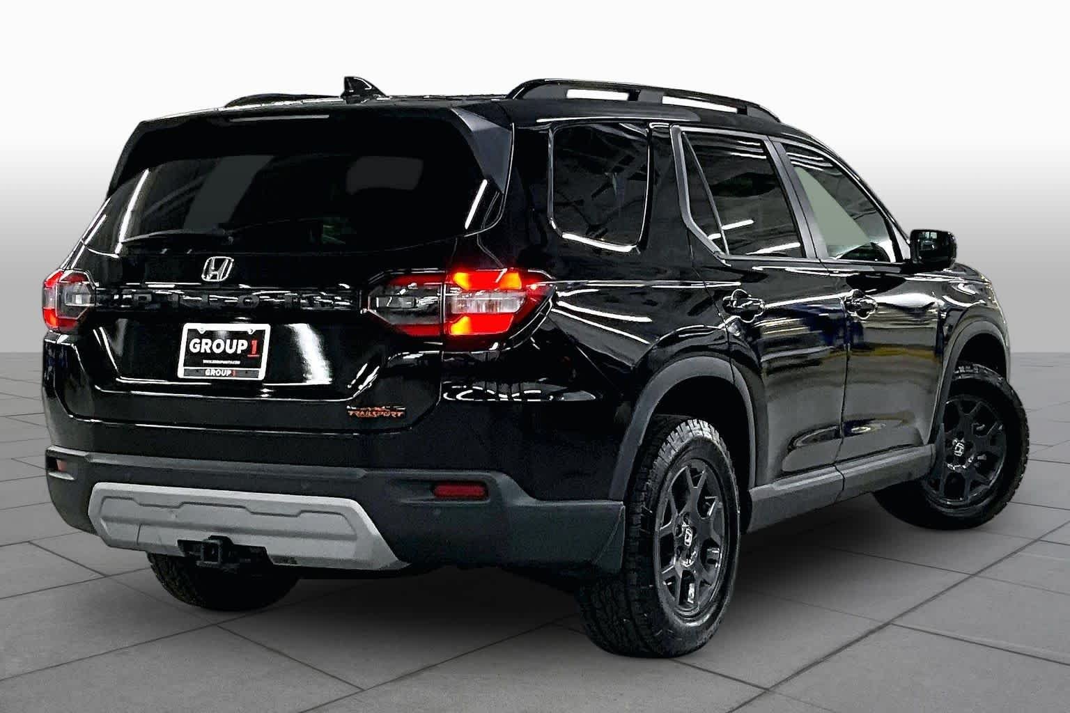 Used 2025 Crystal Black Pearl Honda TrailSport image 12