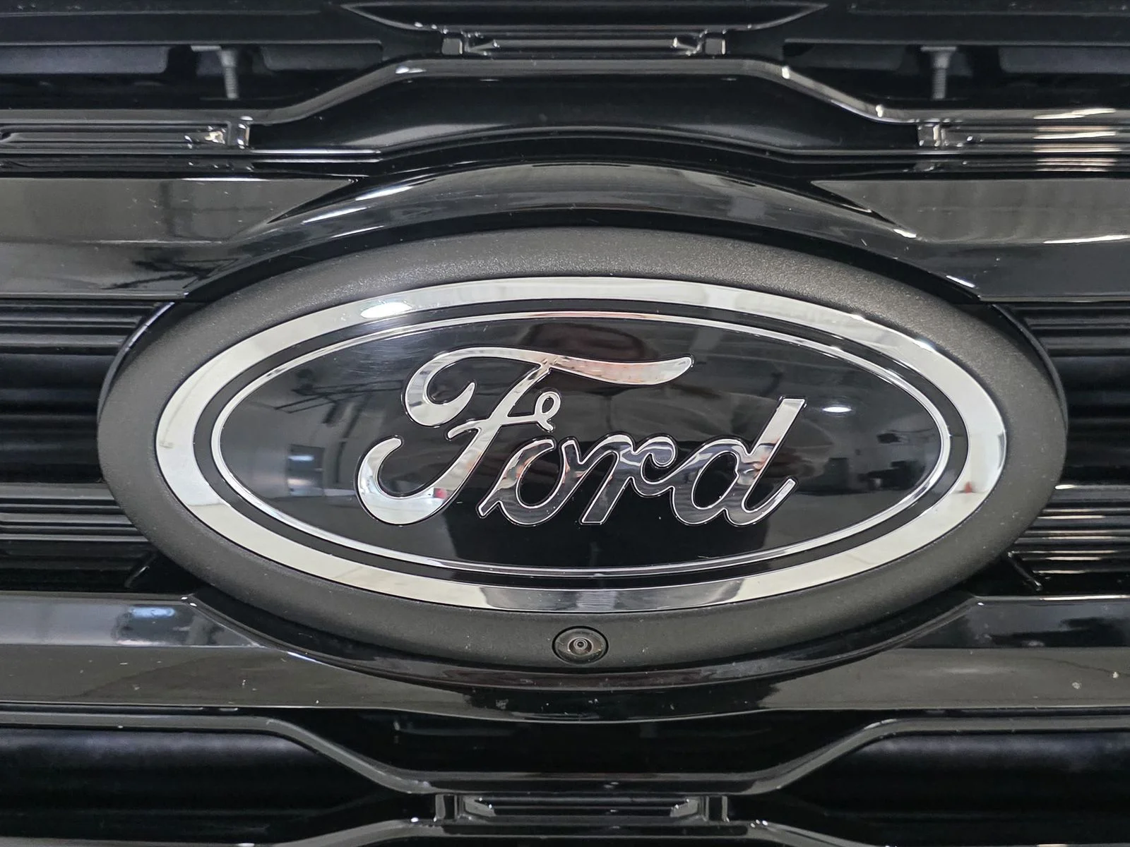 Used 2023 White Metallic Ford Limited image 13
