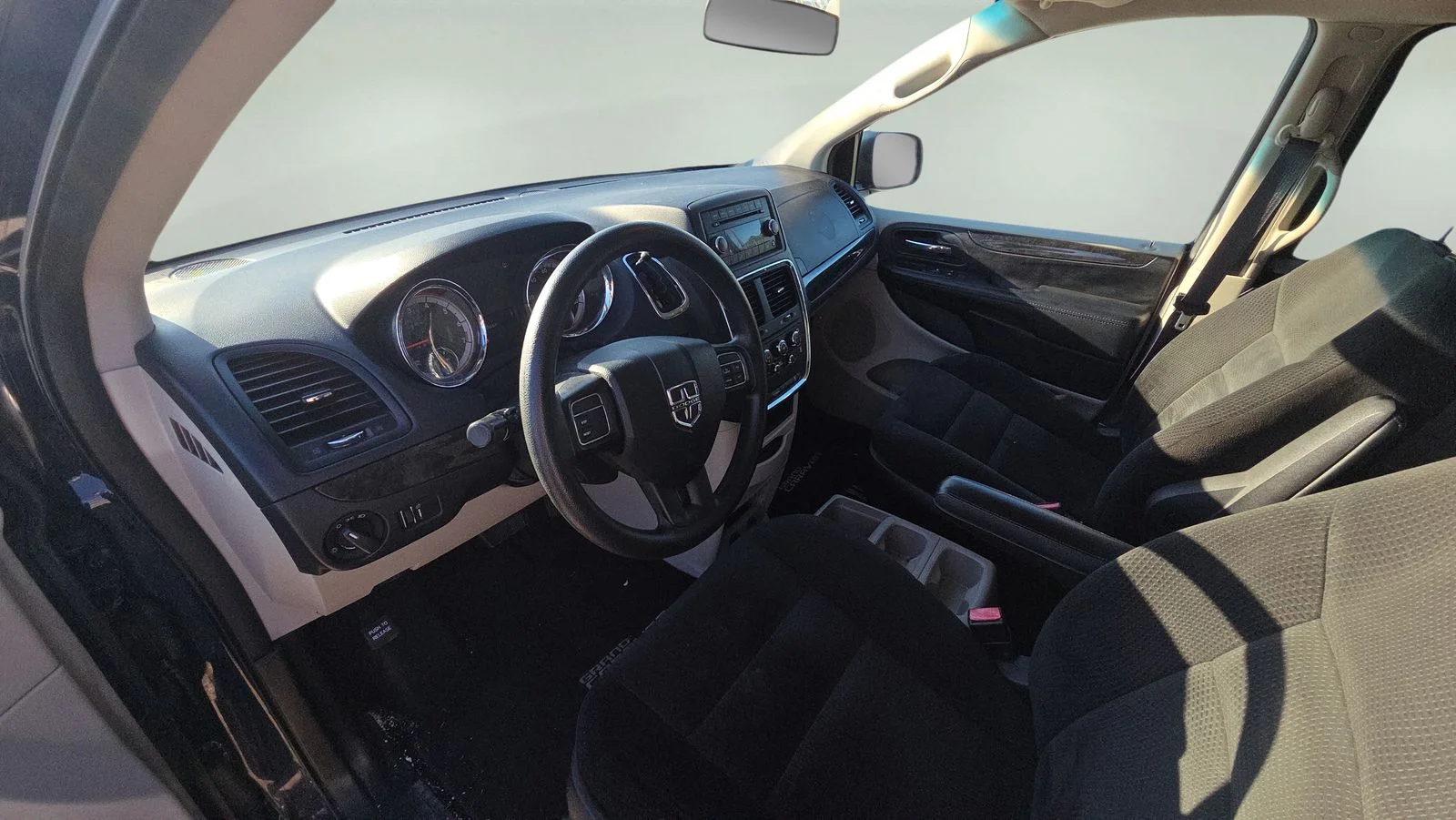 Used 2016 Blue Dodge SE image 23