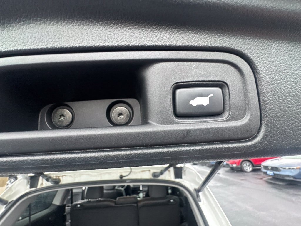 Used 2022 White Honda EX-L image 22