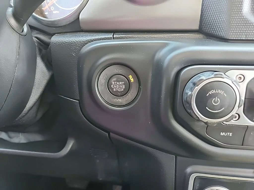 Used 2020  Jeep Unlimited Sport S image 23