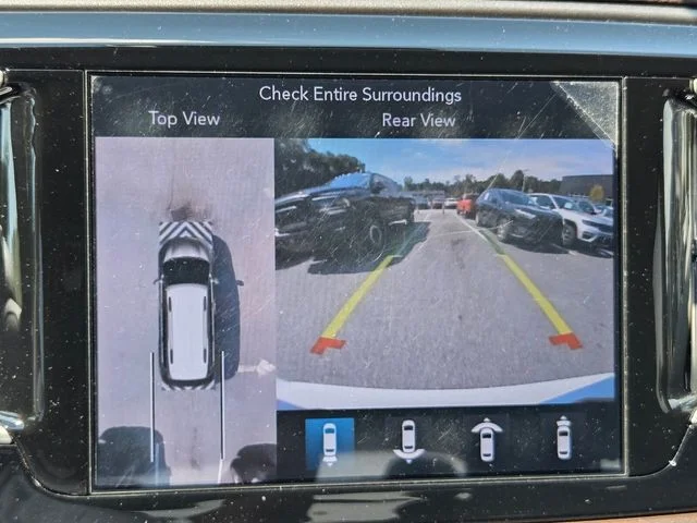 Used 2019 White Chrysler Touring Plus image 20