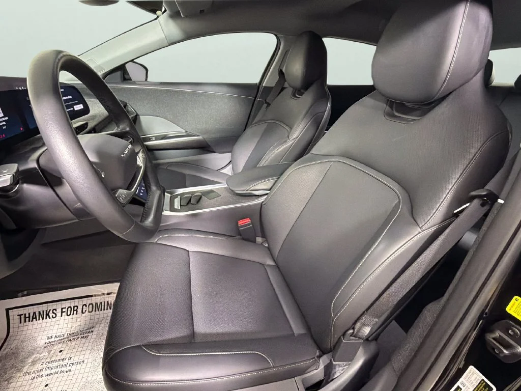 Used 2025  LUCID Pure image 18