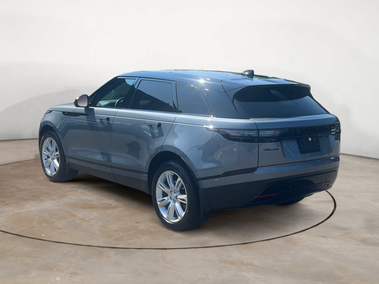 Certified Used 2026 Zadar Grey Premium Metallic Land Rover S image 3
