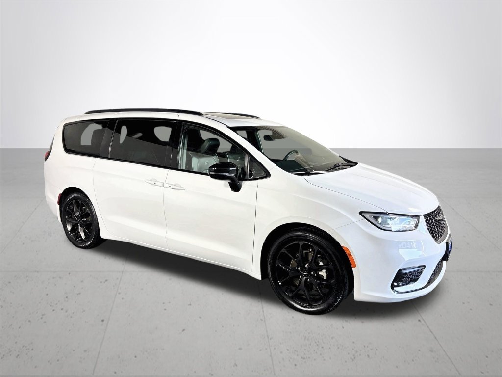 Used 2025 Bright White Clearcoat Chrysler Limited image 4