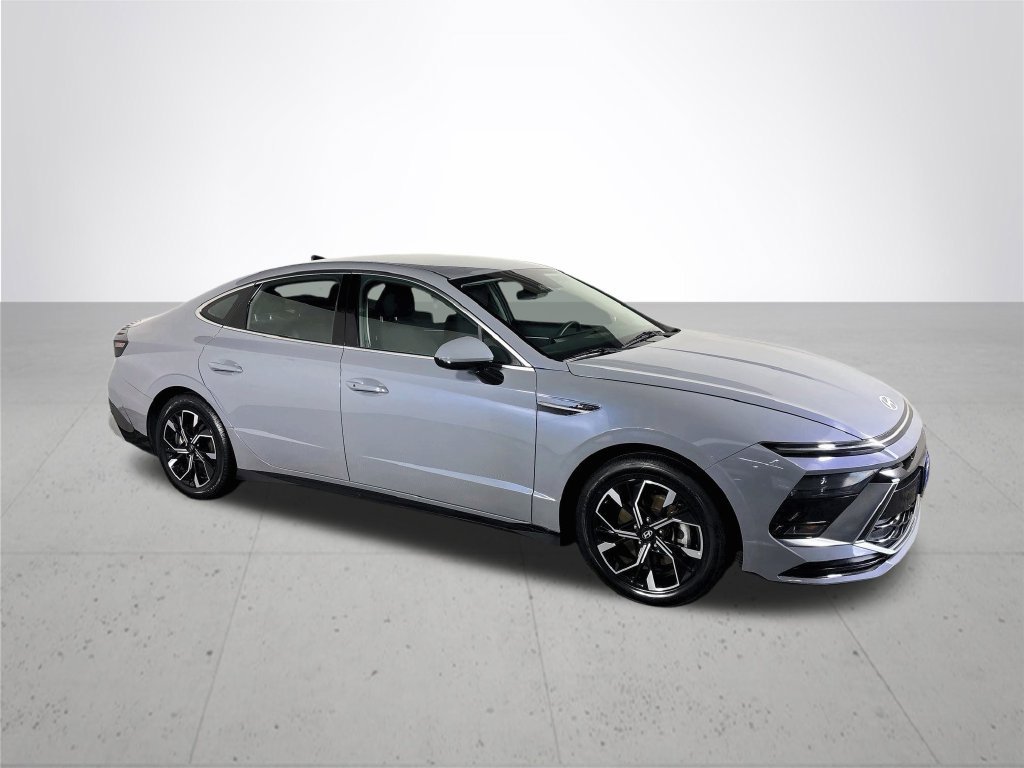 Used 2025 Blue Hyundai SEL image 4