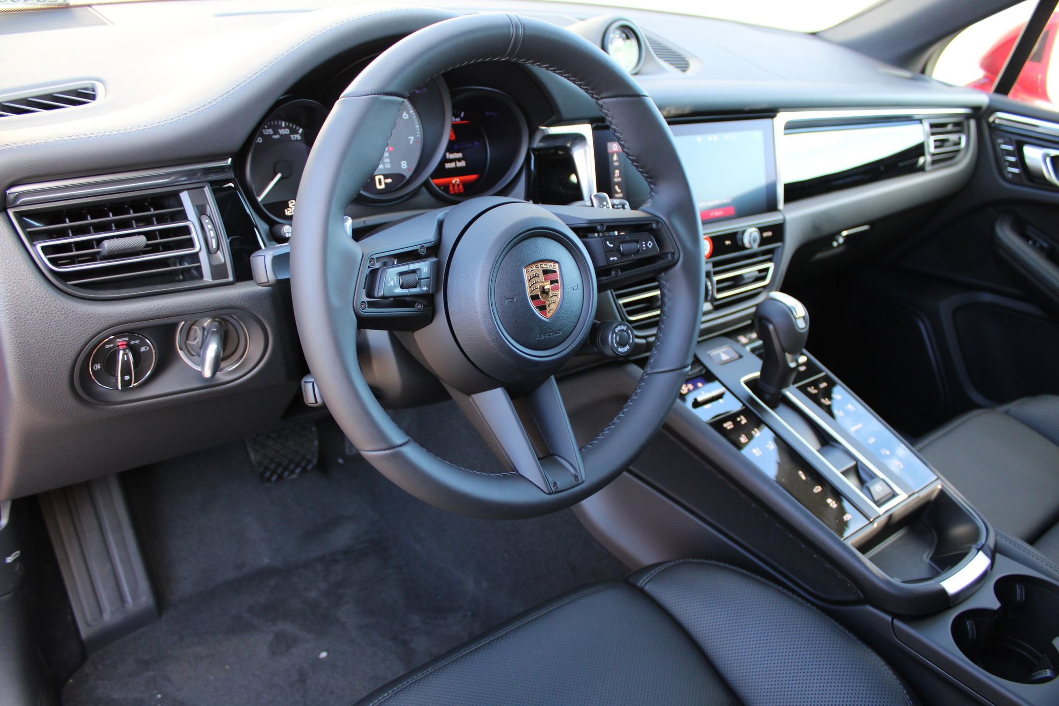 2026 Porsche Macan S - Photo 4