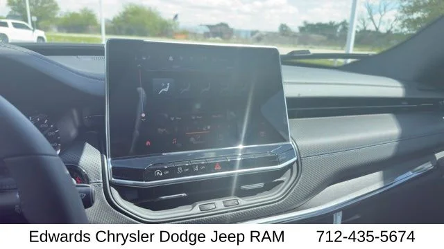 New 2026 White Jeep Latitude image 23