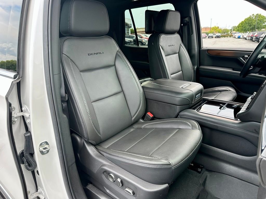 Used 2025 White GMC Denali image 27