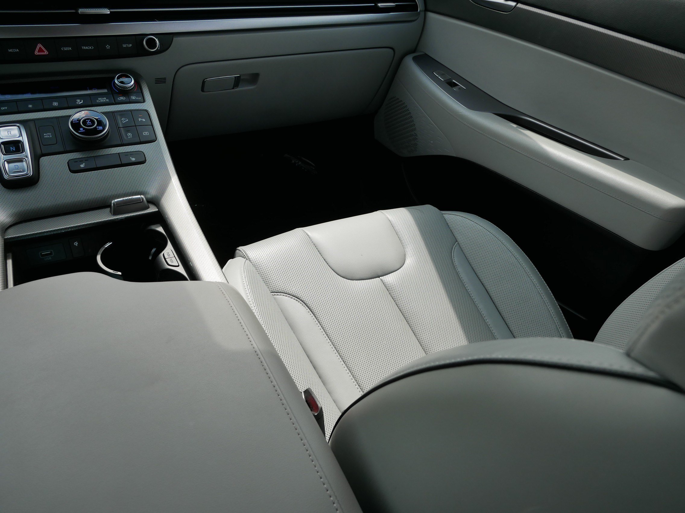 Used 2024 Typhoon Silver Hyundai SEL 7P image 11