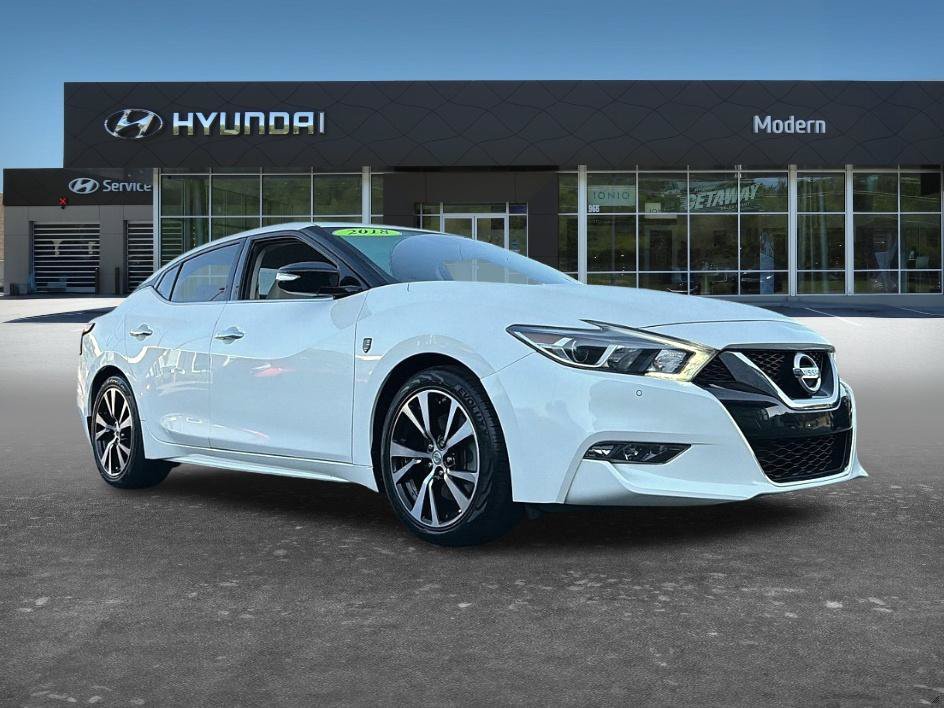 Used 2018 Pearl White Nissan SV image 2