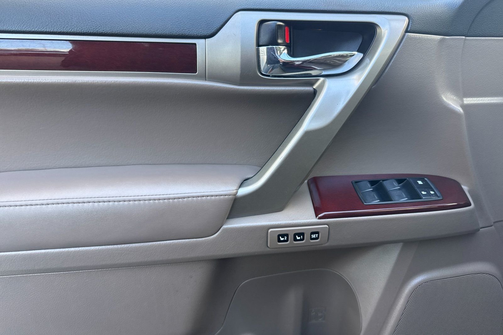 Used 2019  Lexus 460 Luxury image 11