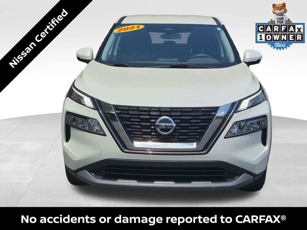 Certified Used 2021 Pearl White Nissan SV image 3