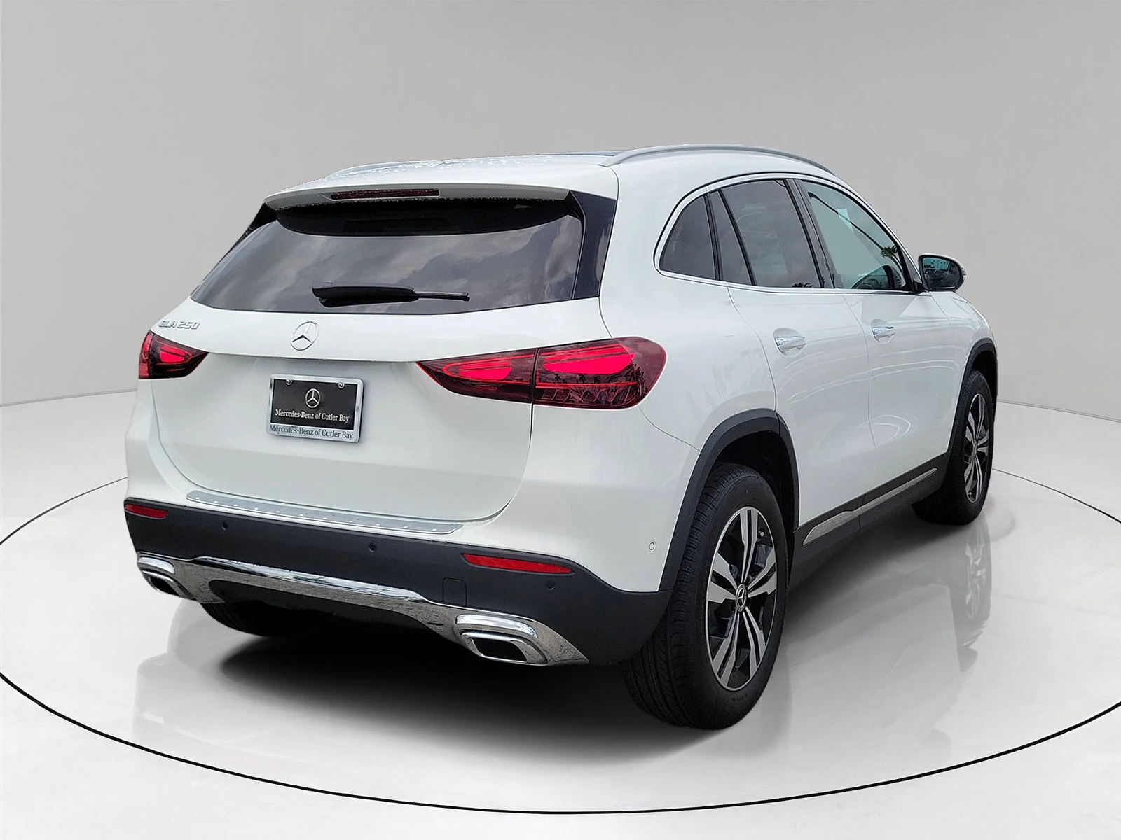 New 2026 Polar White Mercedes-Benz GLA 250 image 4