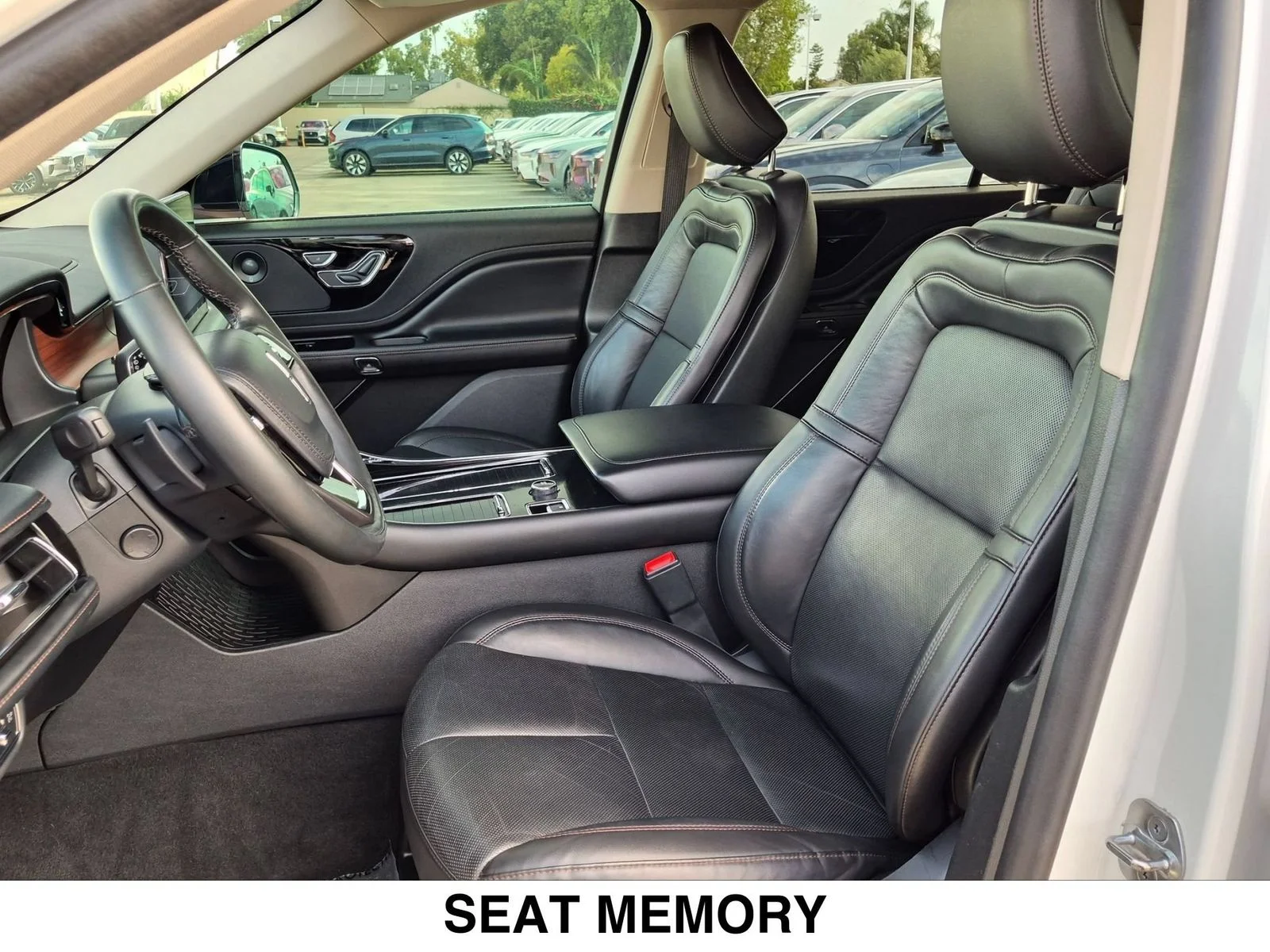 Used 2023 White Lincoln Reserve image 21