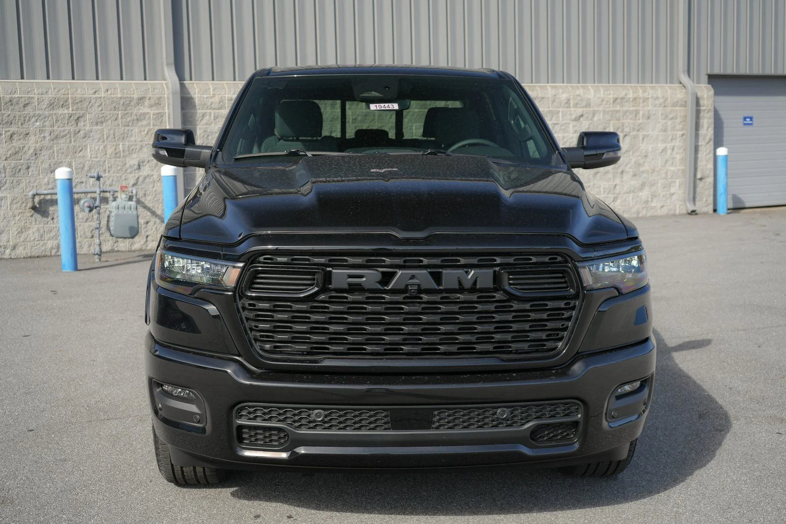New 2026 Diamond Black Crystal Pearl-Coat Exterior Paint RAM Big Horn/Lone Star image 2