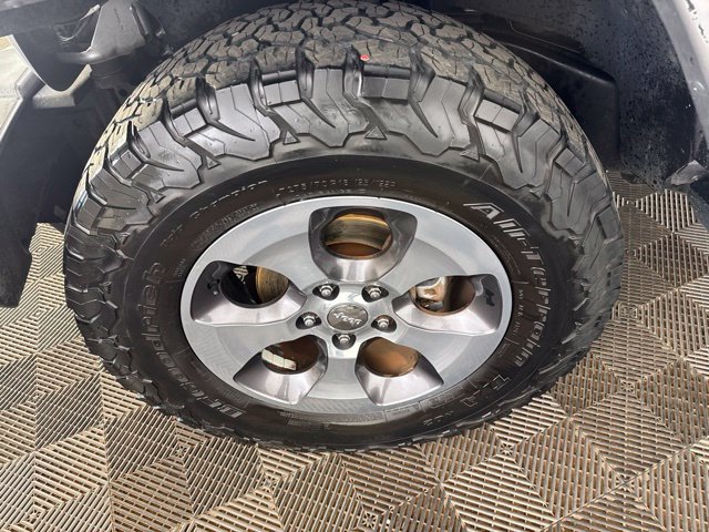 Used 2016 Silver Jeep Unlimited Sahara image 32
