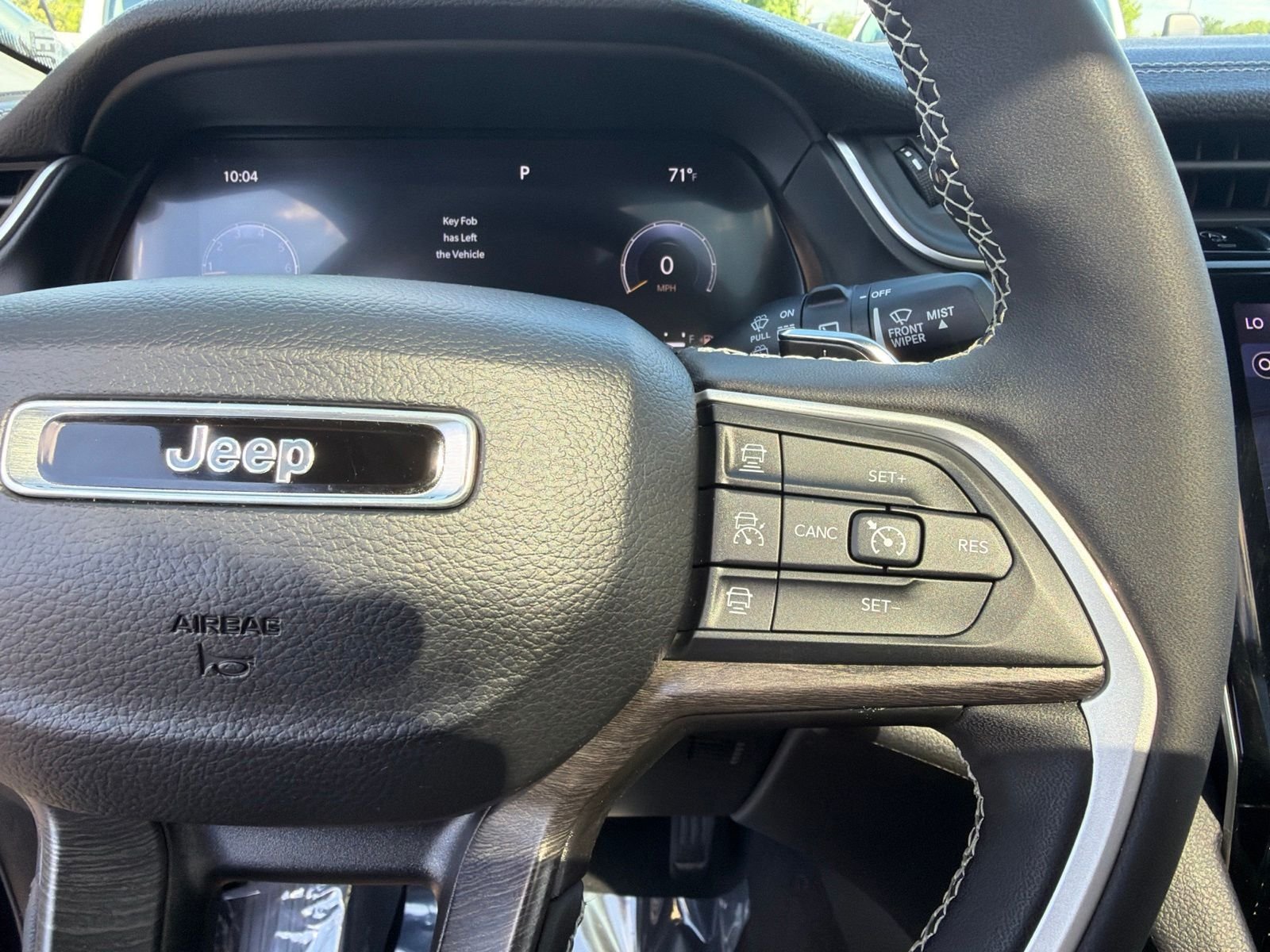 Used 2023  Jeep Limited image 19