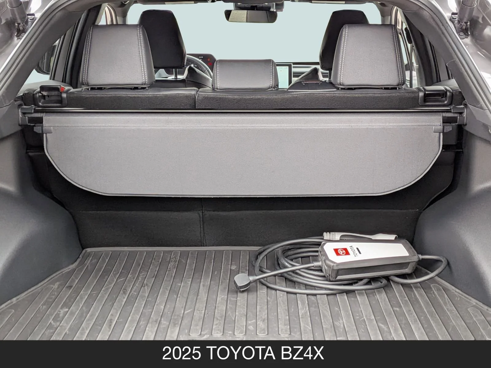 Used 2025 Heavy Metal Toyota XLE image 23