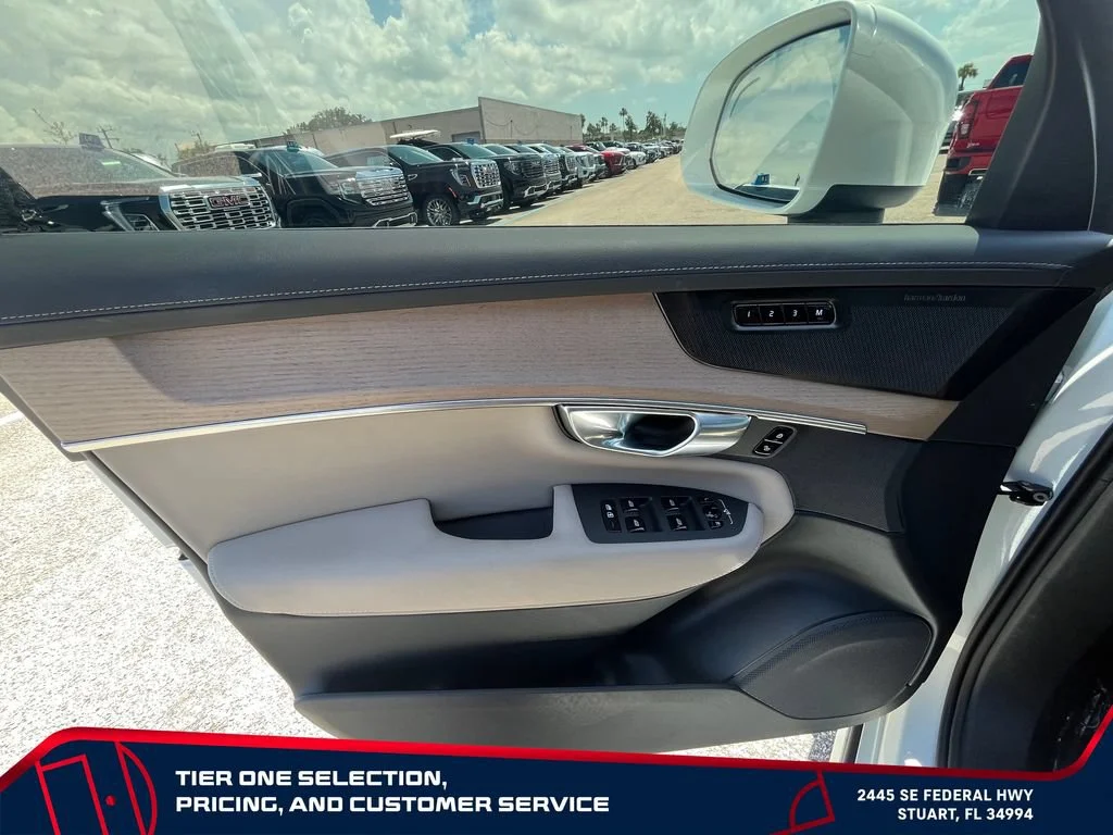 Used 2025 White Volvo B6 Ultra image 22
