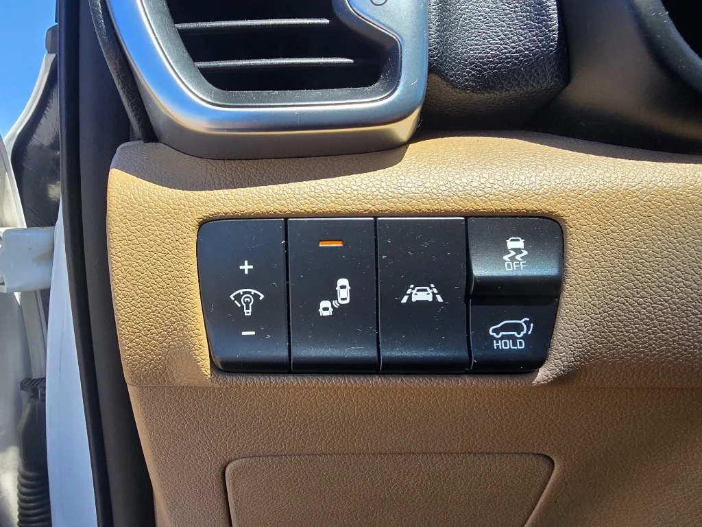 Used 2018 Snow White Pearl Kia SX Turbo image 18