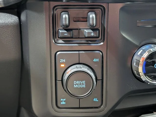 New 2026 Glacier Gray Metallic Tri-Coat Ford F-250® Lariat® image 48