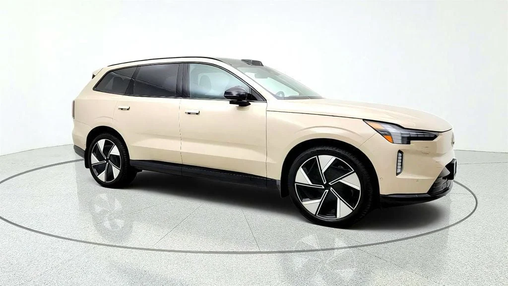 Used 2025 Sand Dune Volvo Twin Motor Ultra 7-Seater w/ 22