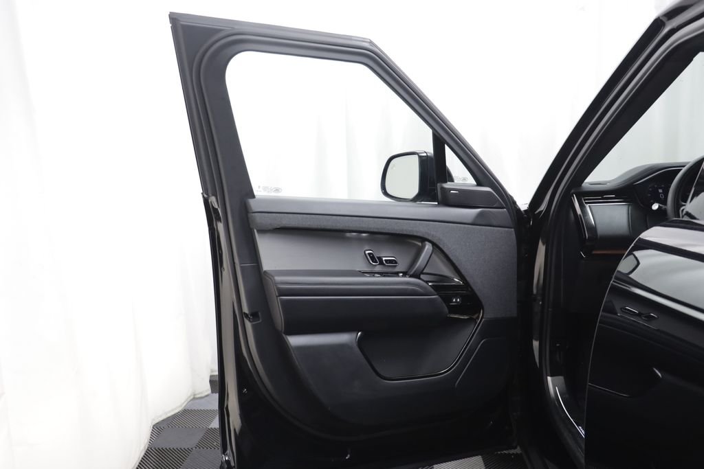 Certified Used 2026 Black Land Rover SE image 4